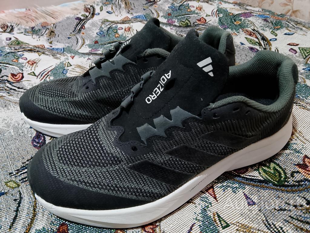 ФИРМЕННЫЕ  КРОССОВКИ МУЖСКИЕ 42 размер ADIDAS