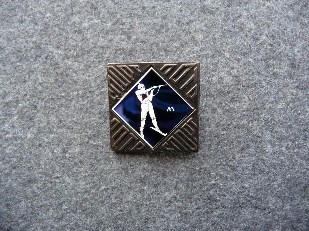 Значок СССР : Спортлото - Биатлон - Ситалл. Отличный.