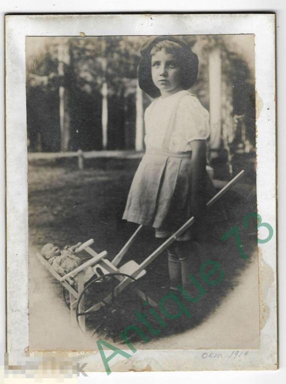 Дети на фотографиях Ребенок Девочка Кукла 1919 г