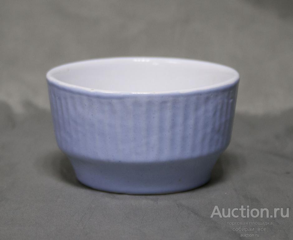 Солонка голубая, высота 4,2 см, диаметр 7,7 см  (54)