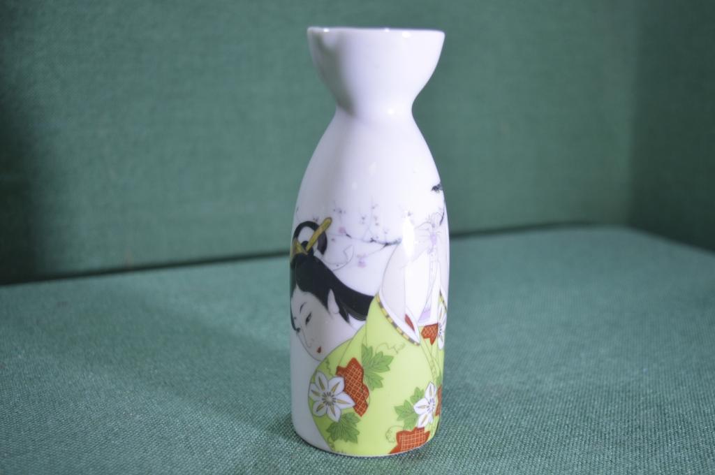 Ваза вазочка фарфоровая "Девушка Гейша". Фарфор. Китай.