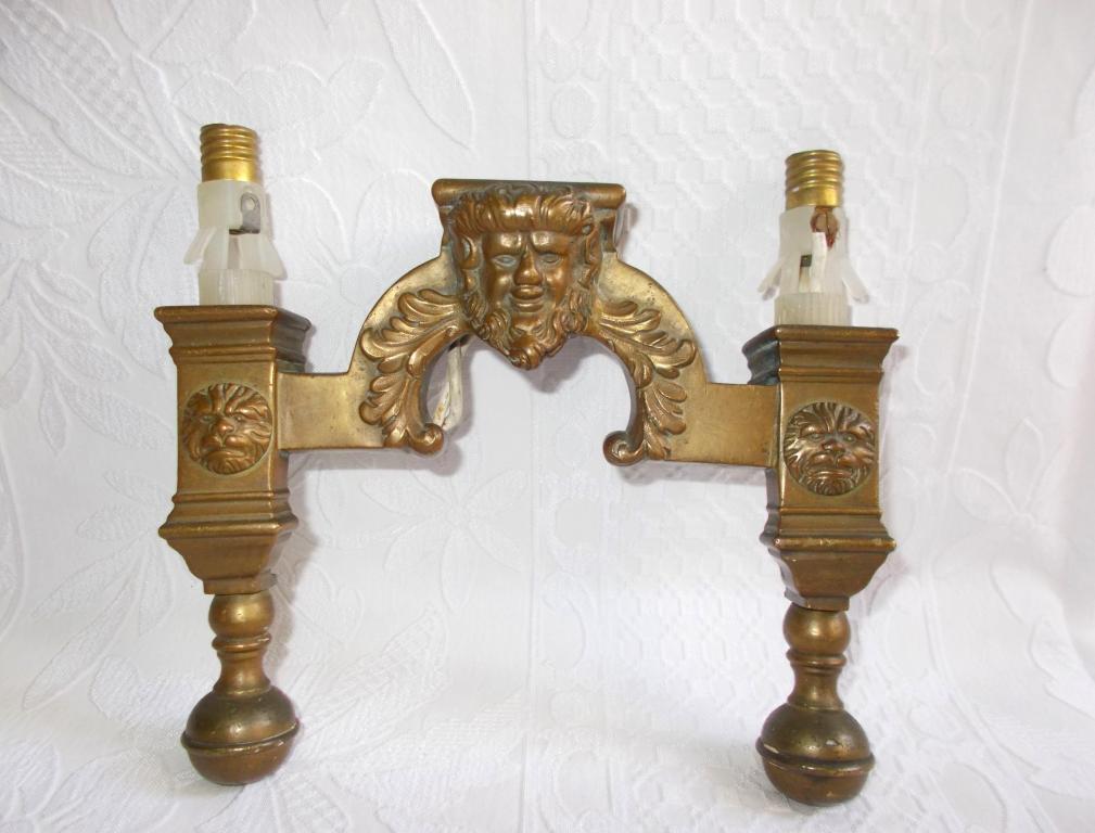 Старинная деталь, фрагмент, переделана под светильник. Бронза. В наличии есть 2 шт.