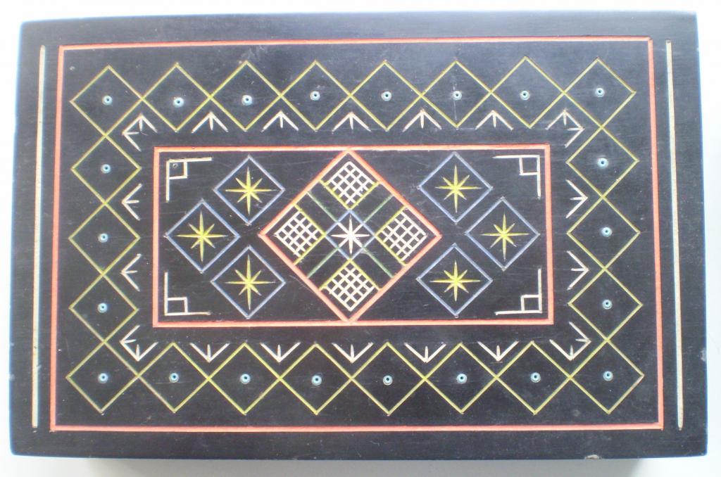 Черновцы, фабрика "Буковина". Шкатулка с крышкой. Дерево, резьба. 1977 г.