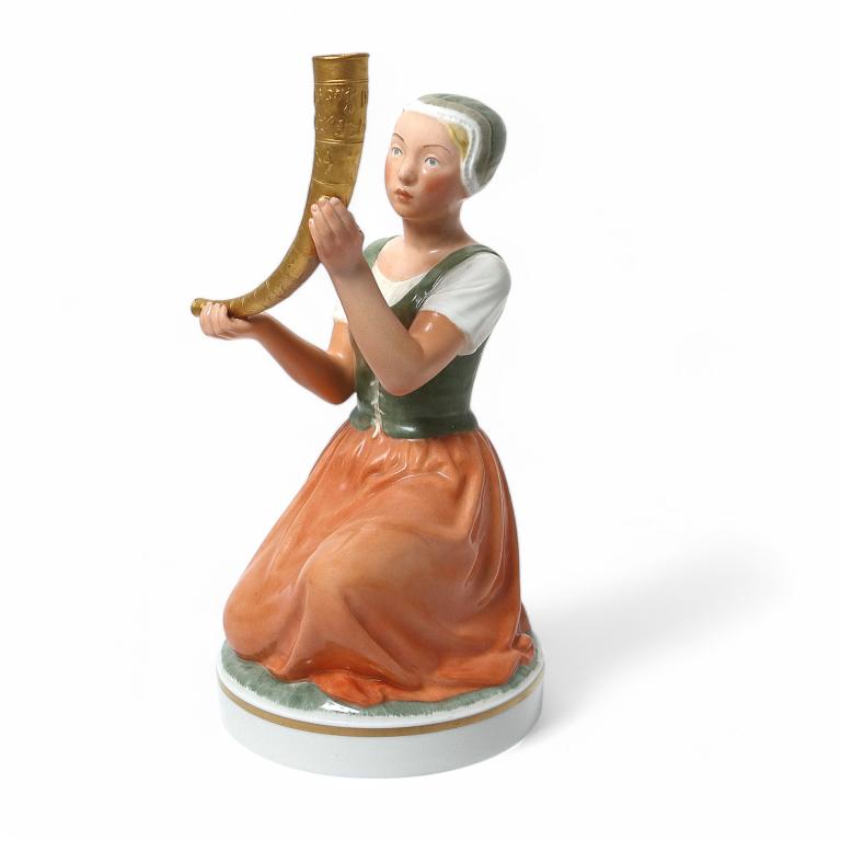 Фарфоровая фигура "Девушка". Royal Copenhagen
