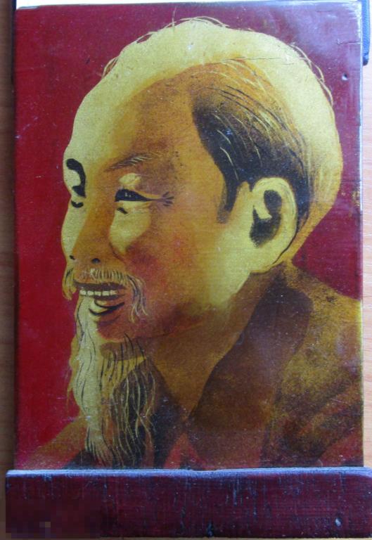 Портрет Хо Ши Мин, дерево, лак, на подставке,Вьетнам, 1960-е годы