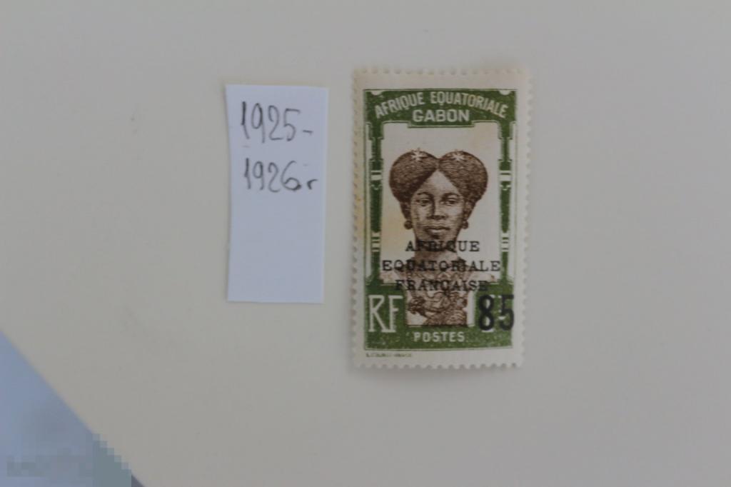 Габон серия 1926 г. Либревиль. Женщина. Надпечатка 3 марки