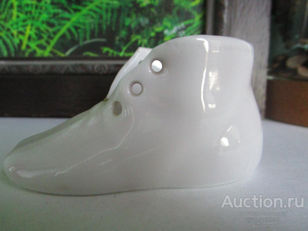 148. Старенький фарфоровый башмак Англия клеймо