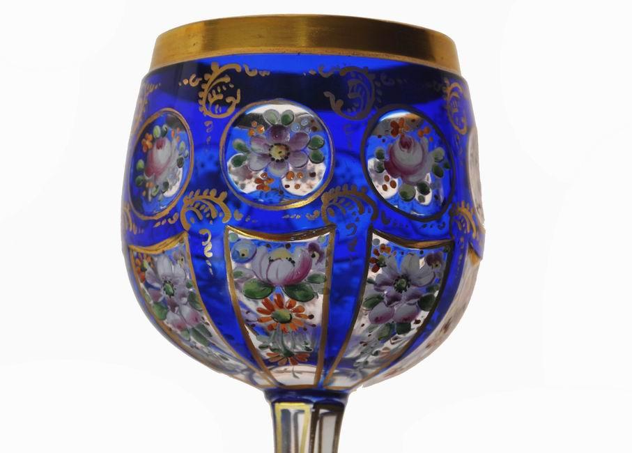 Хрустальный бокал под шампанское на длинной ножке