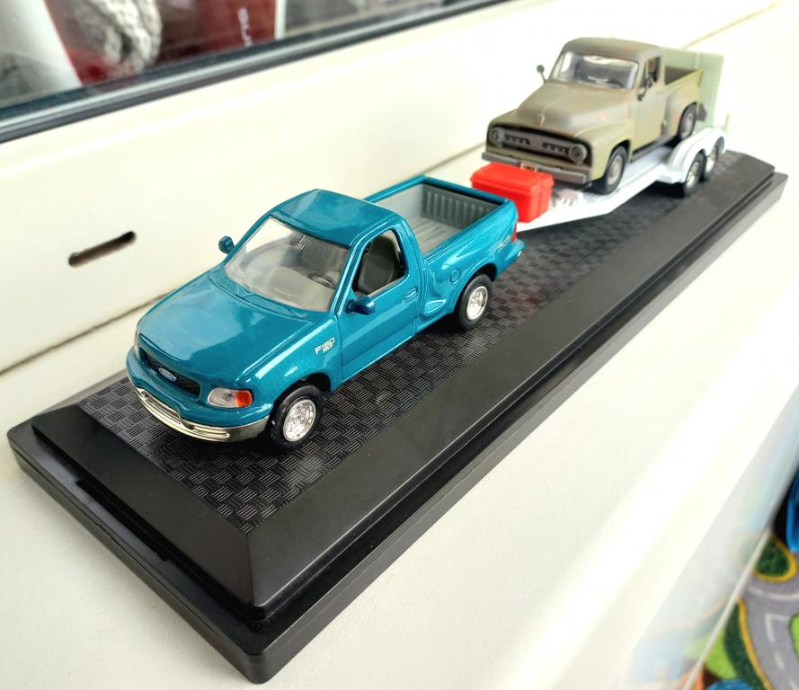 Ford F-150 (Pick Up- 1998 ) с прицепом Ford 1953