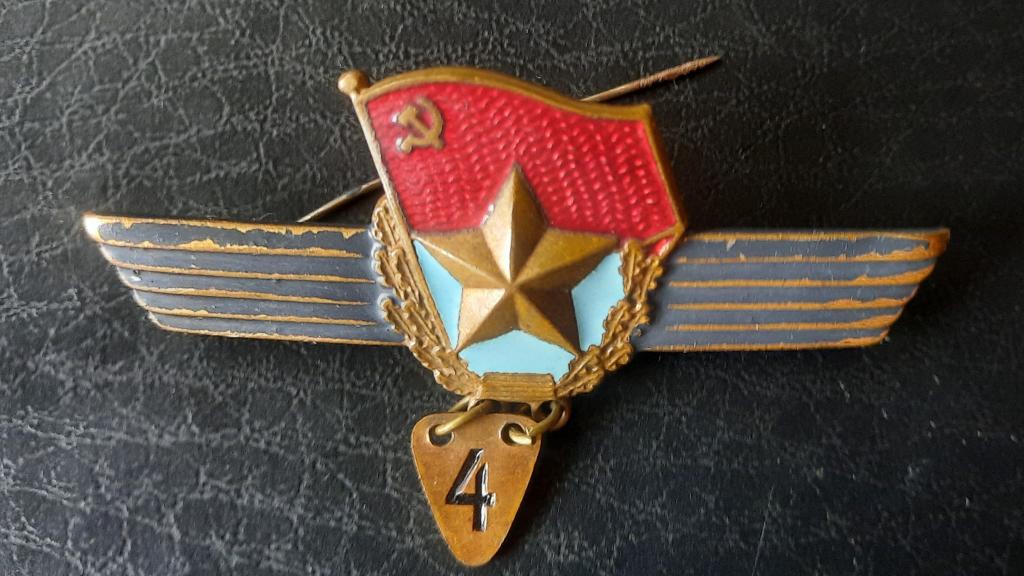 Нагрудный знак «3а сверхсрочную службу в Сухопутных войсках»