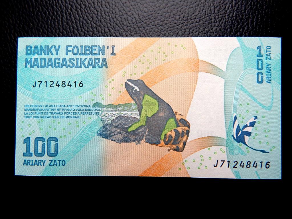 Бона 100 ариари 2017 года Мадагаскар J71248416 UNC