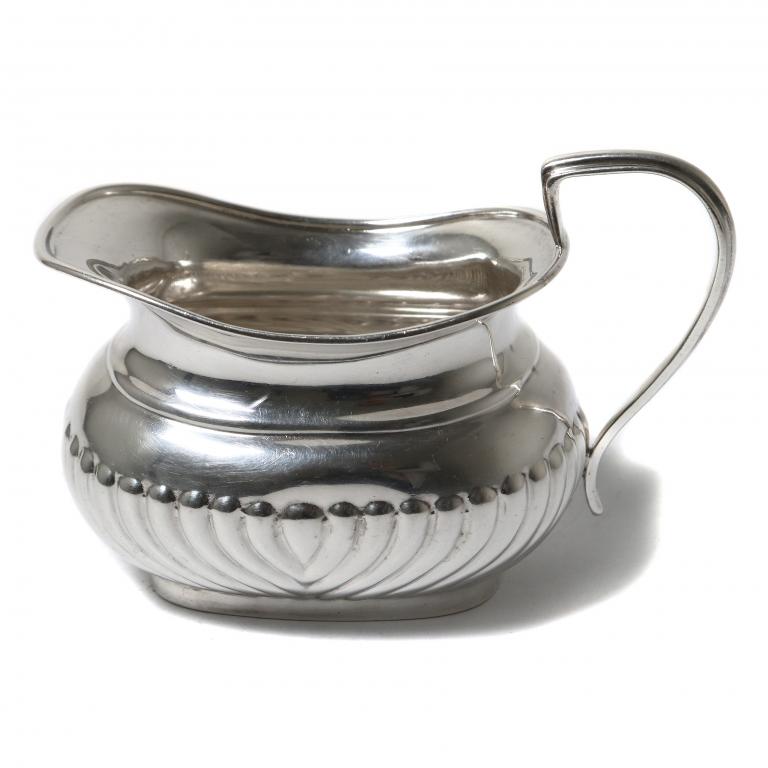 Серебряный молочник. Англия, 1922 год