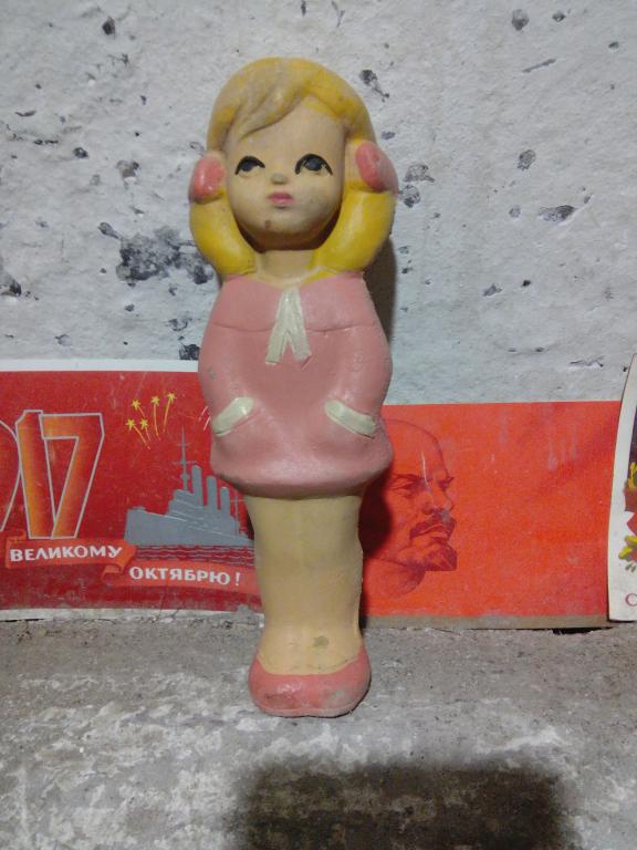 Игрушка.Девочка с косичками.Резина.Красный Треугольник. СССР