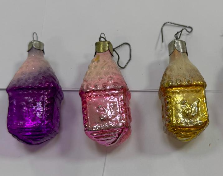 Новогодняя елочная игрушка Домик с белочкой 7 см СССР