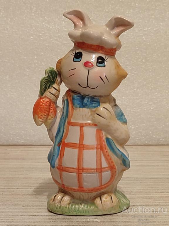 Статуэтка. Фигурка. Салфетница. Карандашница. Заяц с морковкой. Высота - 15,5 см.