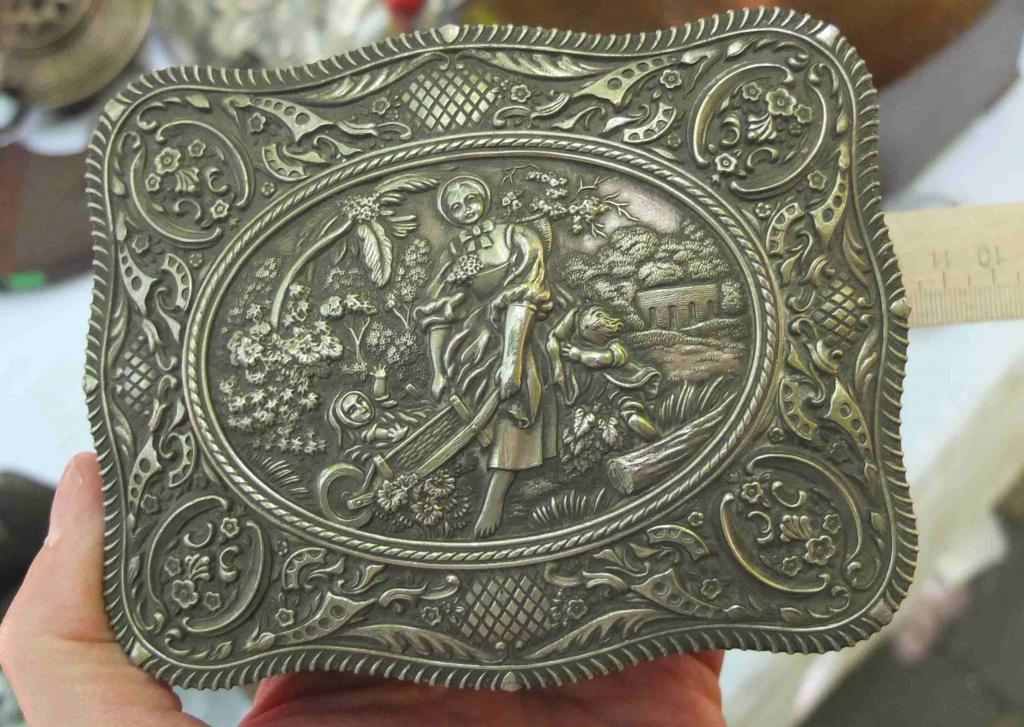 шкатулка Прогулка с детьми, сплав белого металла, старая Европа
