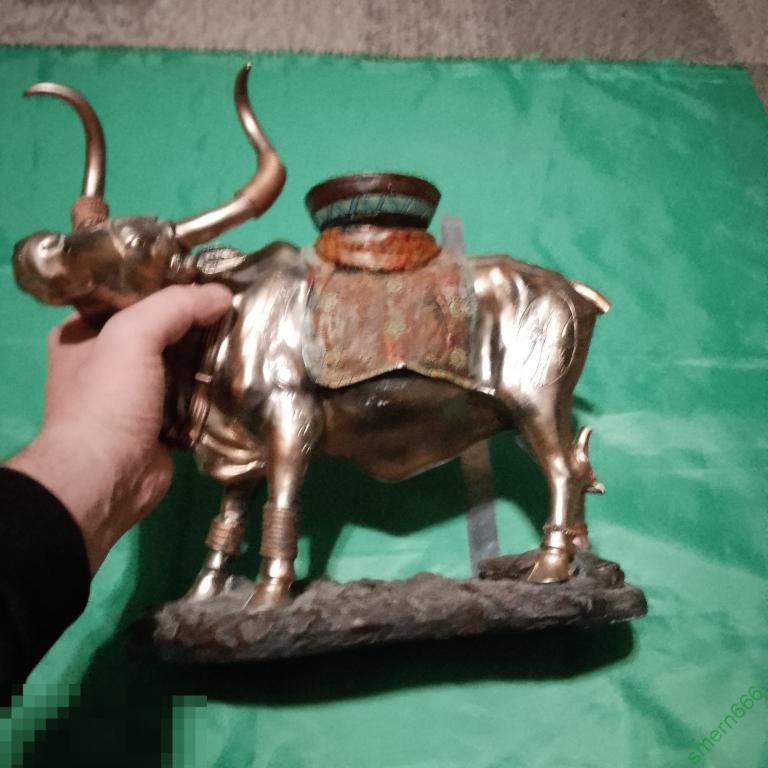 Подсвечник золотой телец