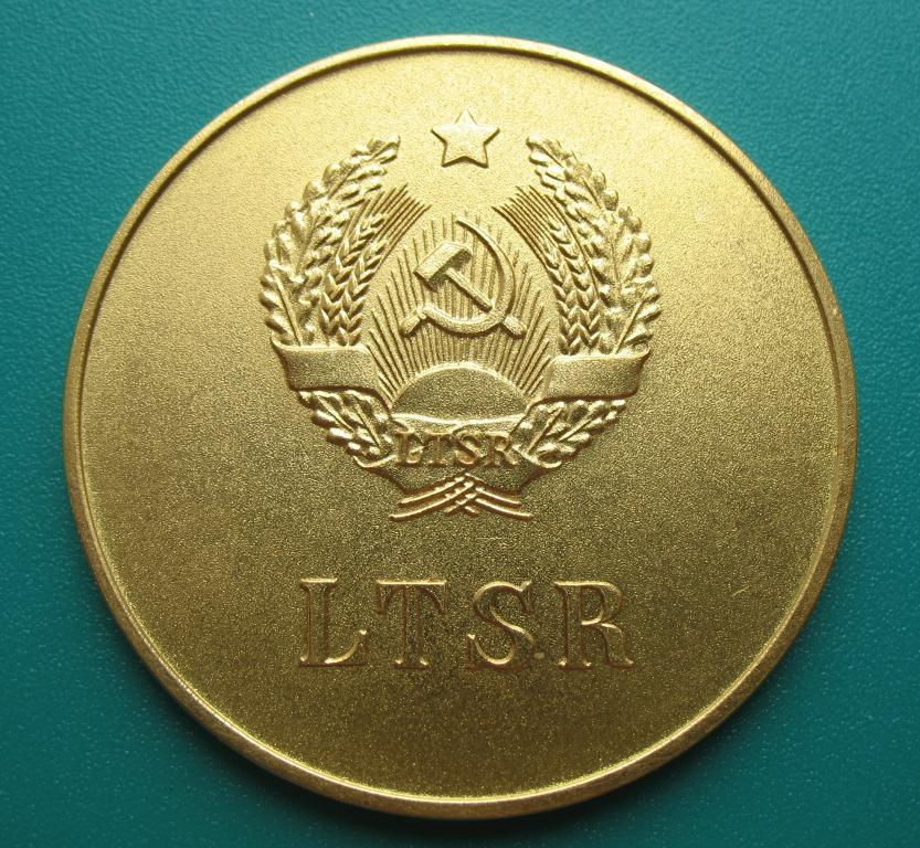школьная золотая медаль Литовской ССР образца 1960 года 40 мм