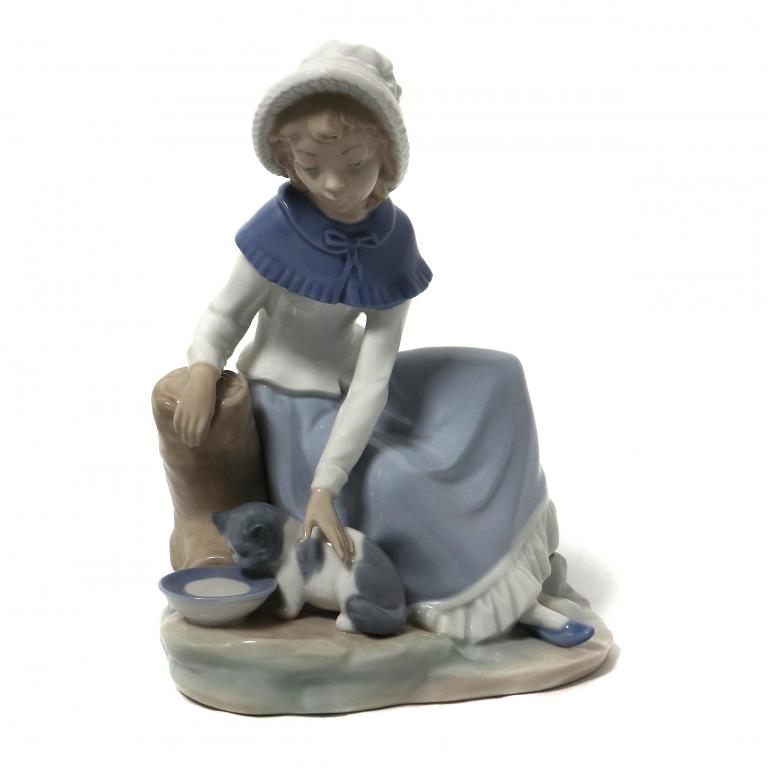 Фарфоровая фигура "Молоко для кошки" NAO by Lladro