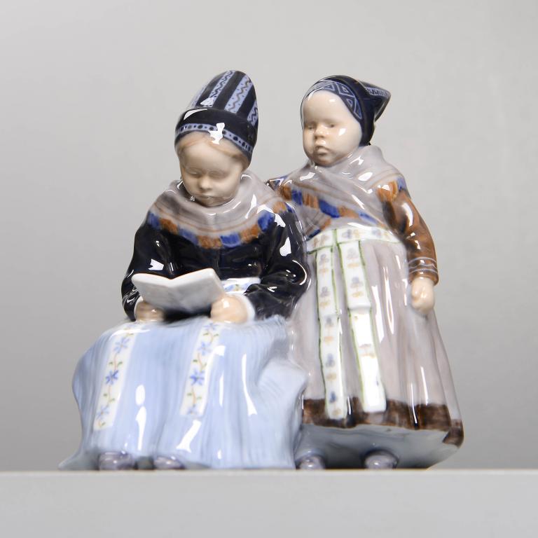 Фарфоровая фигура "Девочки". Royal Copenhagen