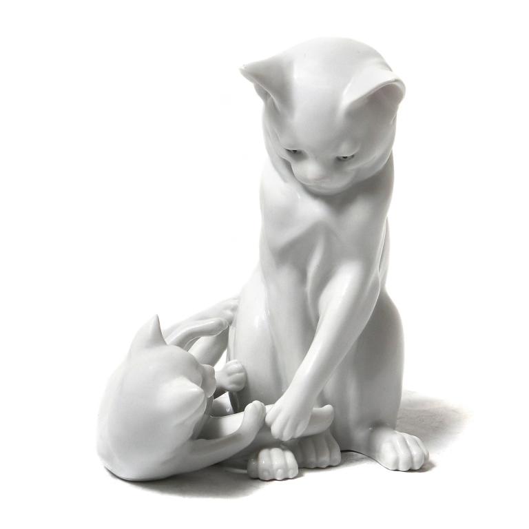 Фарфоровая фигура "Кошка и котенок". Германия