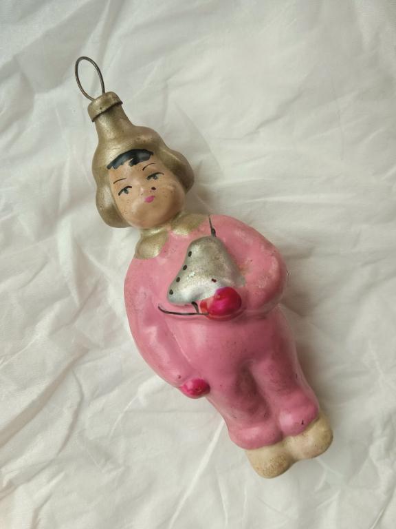 Ёлочная редкая стеклянная игрушка СССР  - ,, Мальчик с коньками "