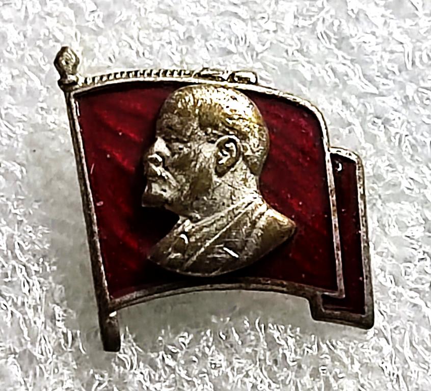 ЛЕНИН. НАКЛАДКА БАРЕЛЬЕФ. РАЗНОВИДНОСТЬ. тяжелый. эмаль.ЩЭЗ