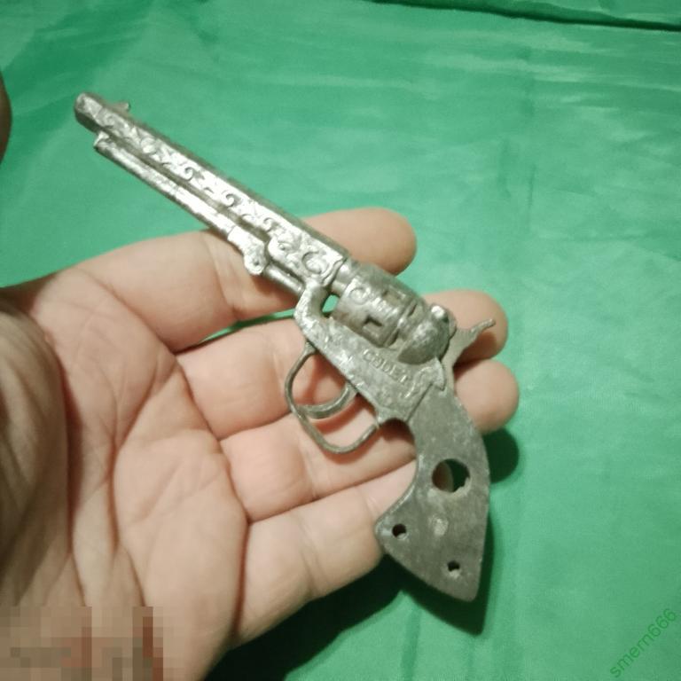 Игрушкк пистолет