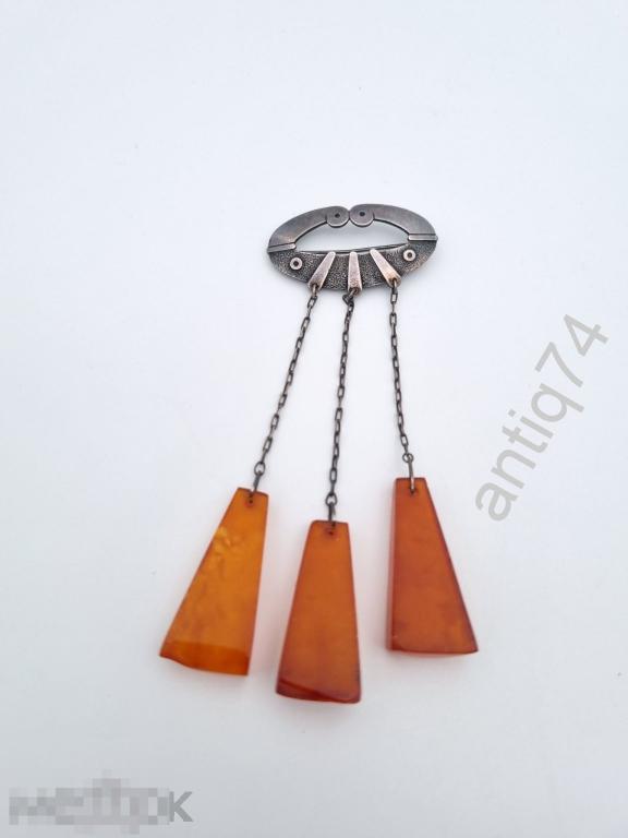 Красивая брошь. Серебро, 875 пр. Янтарь.   (В20327)
