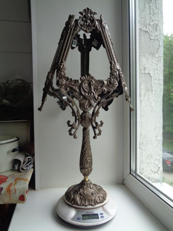 настольная лампа,бронза,высота 57 см.,вес 3 кг,485 гр.