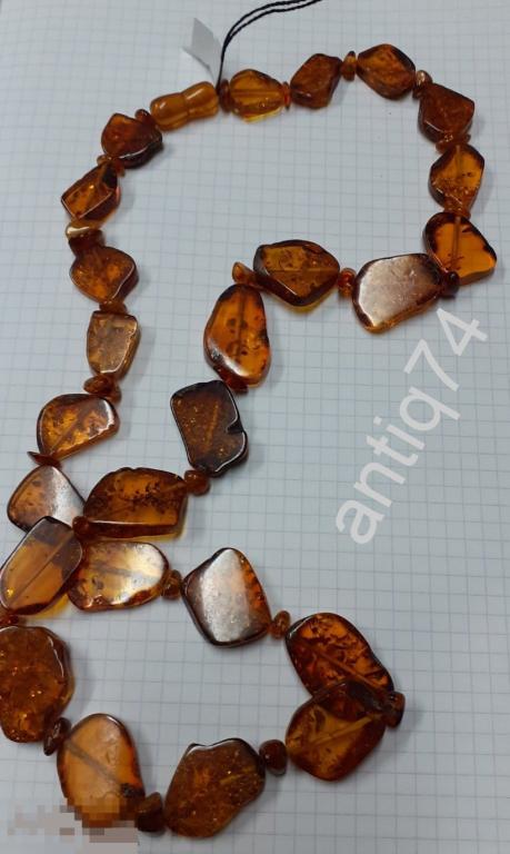 Бусы советские из крупного, плоского янтаря.  (П5035)