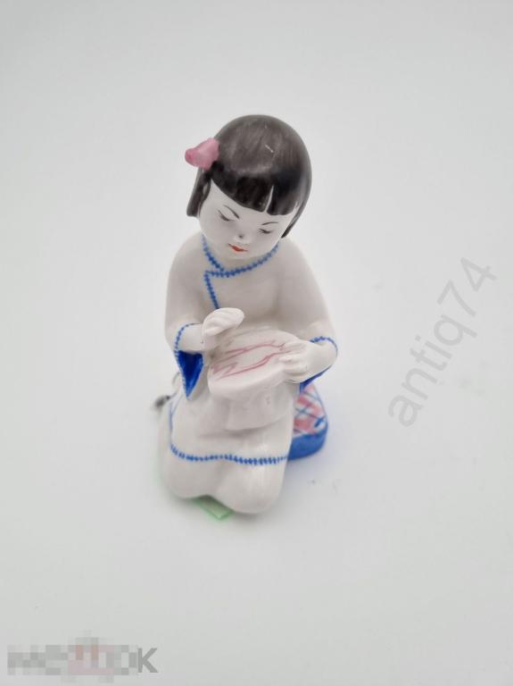 Китаянка вышивает голубя. ЛФЗ    (в19006)