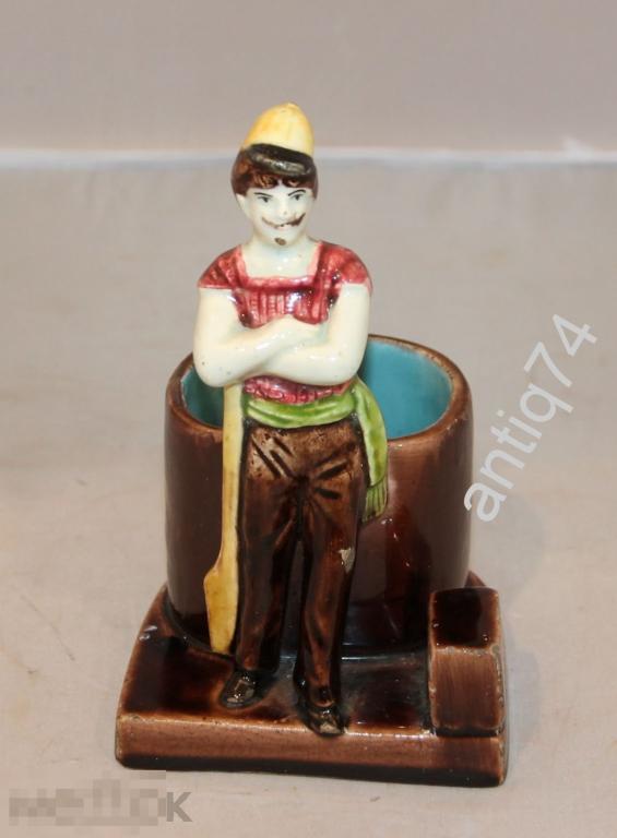 Карандашница. Человек у бочки.  Конаково, автор Фрих Хар,1930-е годы (15308)