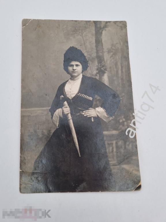 Девушка с кинжалом в кавказской форме.  До 1917г. Фото.  (В21509)