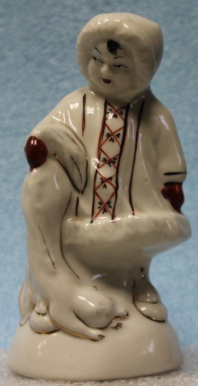 Девочка в шубке с песцом Барановский фарфоровый завод