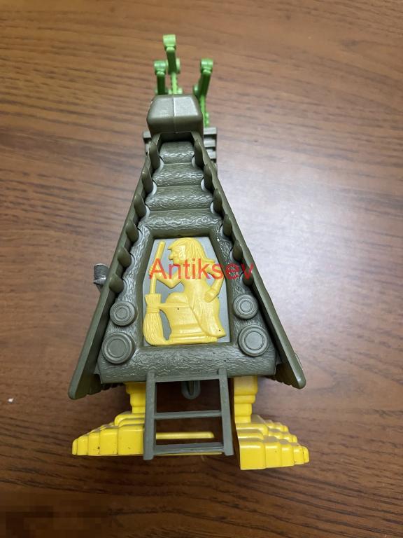 Игрушка заводная механическая Избушка на курьих ножках Баба-Яга пластик СССР с ключом