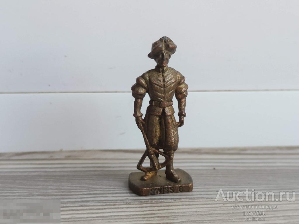 ФИГУРКА Игрушка из Киндер Сюрприз SWISS Швейцарский ГВАРДЕЕЦ с Арбалетом (1)   0409