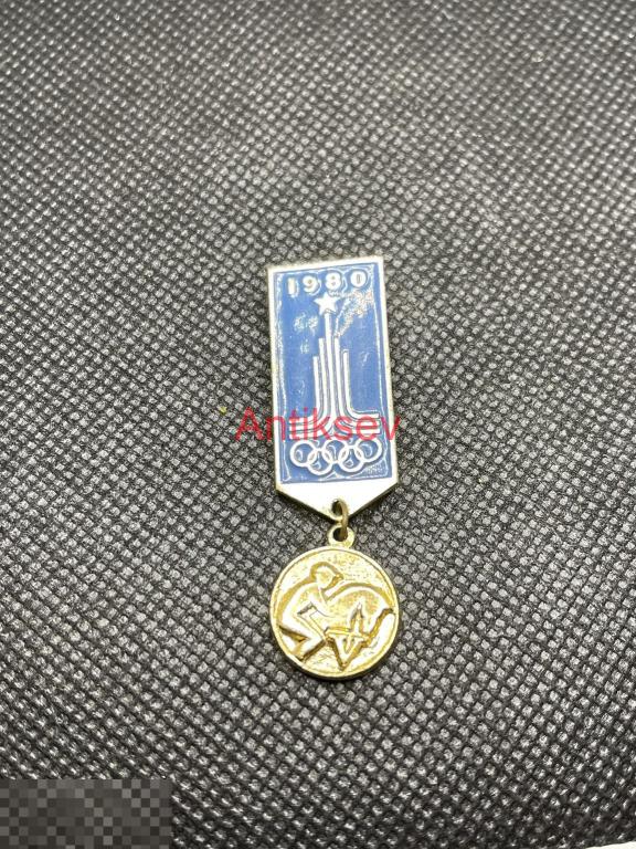 Знак спорт олимпиада 1980 конный спорт