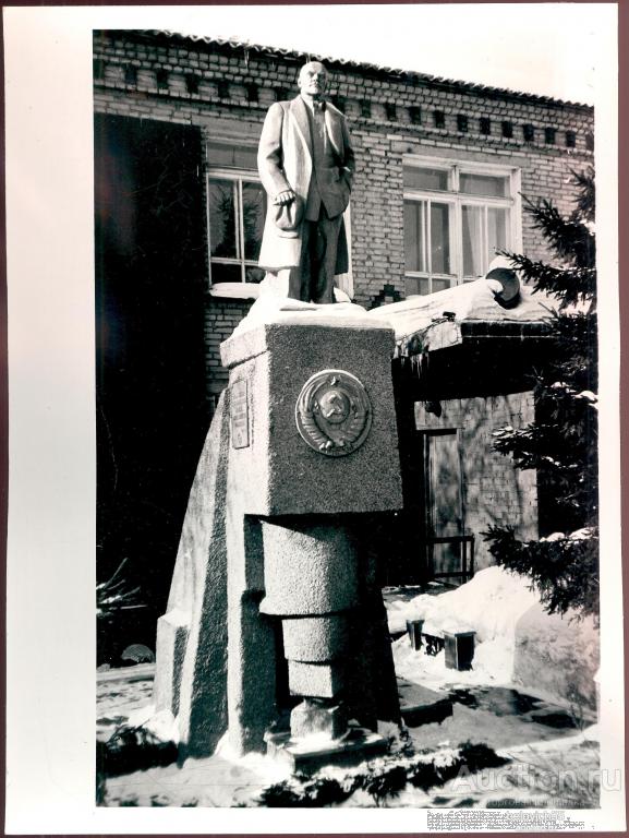 Омск, памятник Ленину на ул. Герцена, 1980-е г.