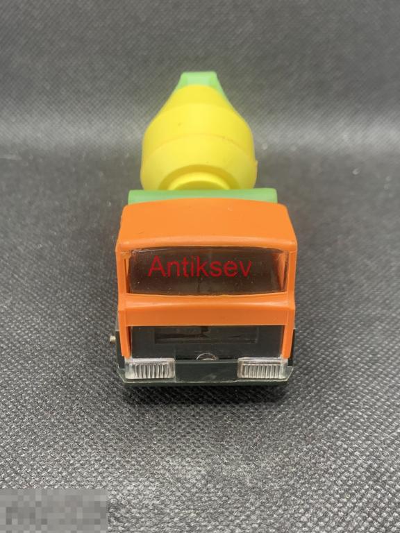 Игрушка бетономешалка колкий пластик СССР