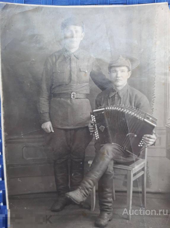 Фото на память Красноармейцы Парни Друзья 1940 г. Гармонь Форма      1503