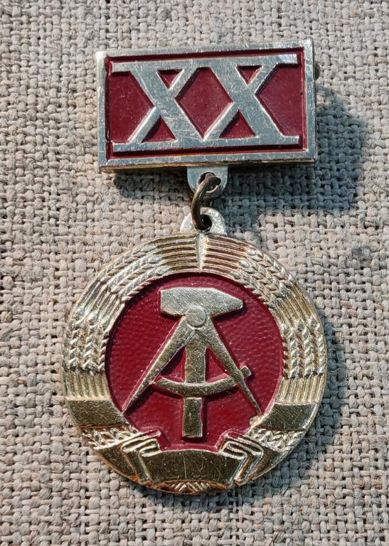 20 лет образования ГДР, герб, на подвесе, период СССР