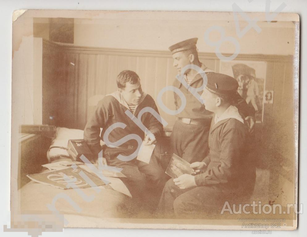 Матросы Красного Флота в часы отдыха.Журнал СССР на стройке.