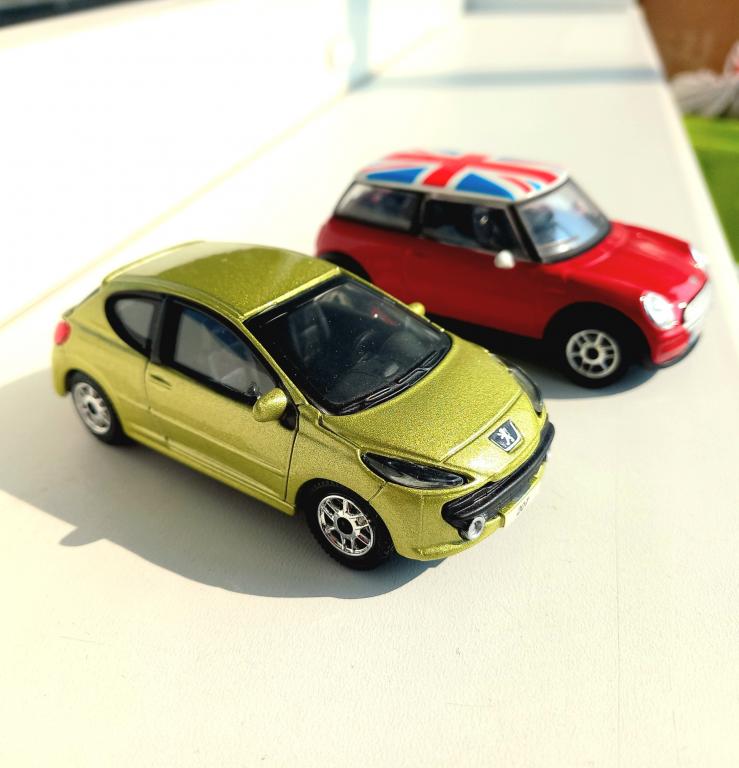 Mini Cuper и Peugeot 207(Bburago)- 1:43