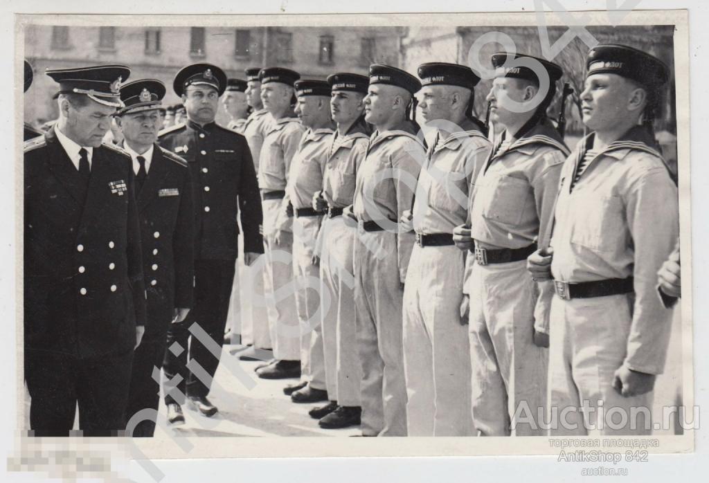 Моряки Черноморского флота построение обход командующим. 1967г. Севастополь Крым.