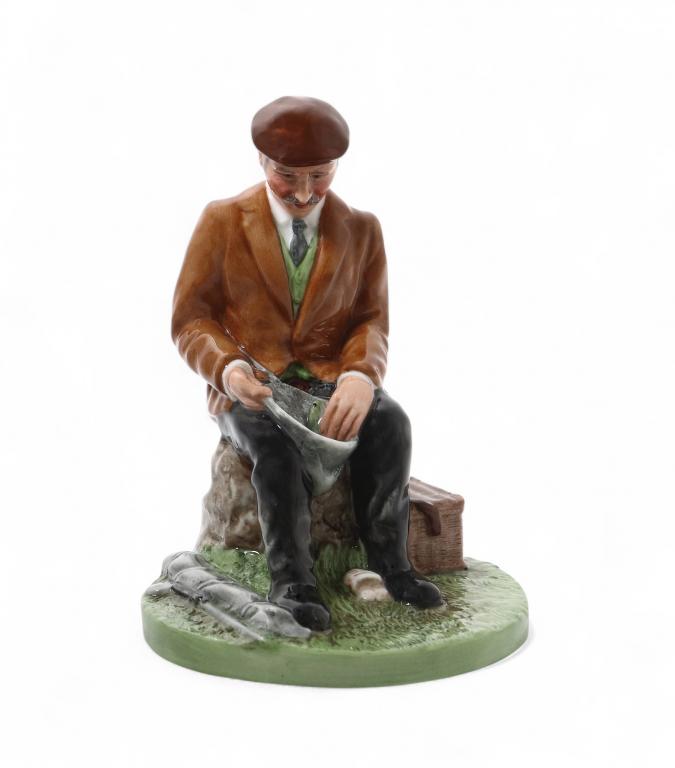 Фарфоровая фигура "Рыбак"​. Royal Doulton