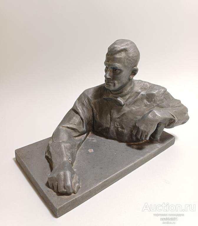 Фигура поэта революции Владимир Маяковский. Бюст. СССР. Силумин