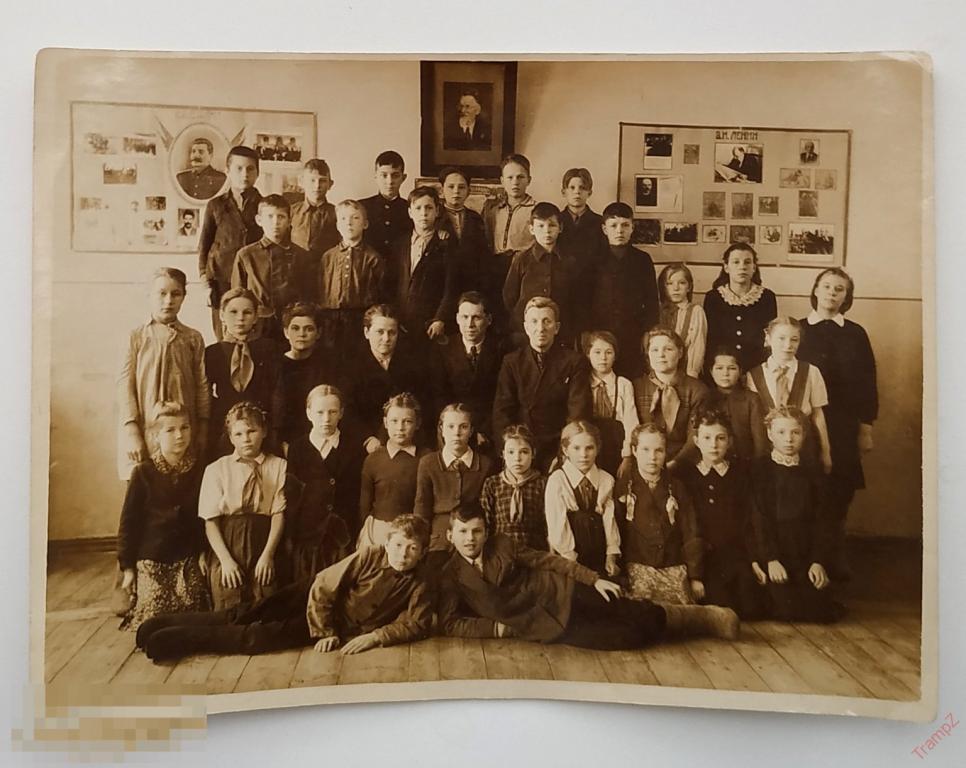 Фотография школа дети ученики школьники пионеры, портрет Сталина, Ленина #141