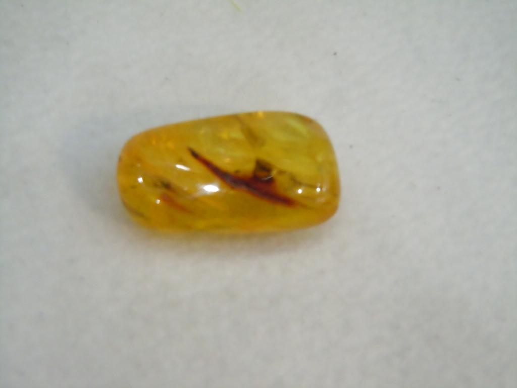 Янтарь натуральный с инклюзами, самородок, 7,66гр, размеры 3,6Х2,1Х1,2см
