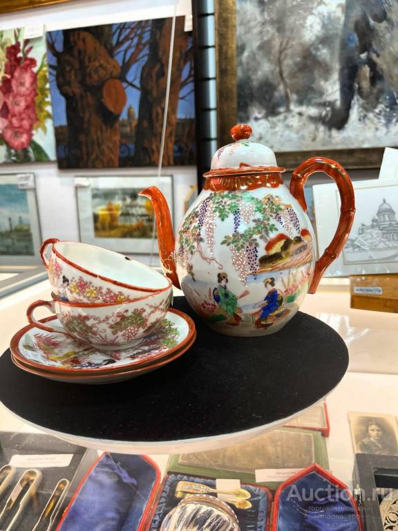 Винтажный японский сервиз шинуазри: чайник и две чайные пары